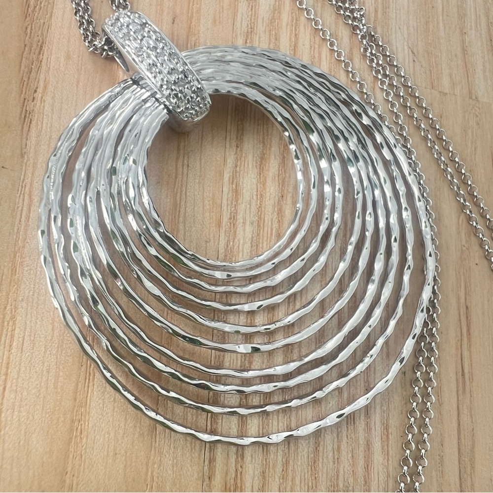 Town & country contemporary Sterling silver and diamond circle necklace